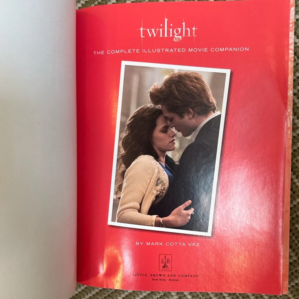 Twilight EUC Complete Illustrated Movie Companion Paperback book 2008